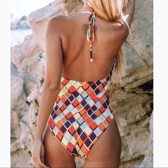 Cupshe Geometric Print Swimsuit - Picture 3 of 5